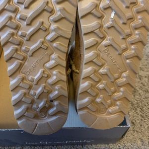 Little kid Bearpaw boots